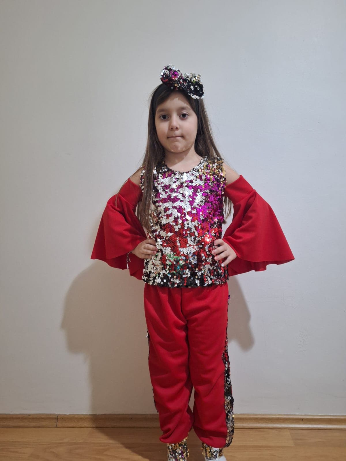 Kız çocuk kırmızı payetli sahne kostümü