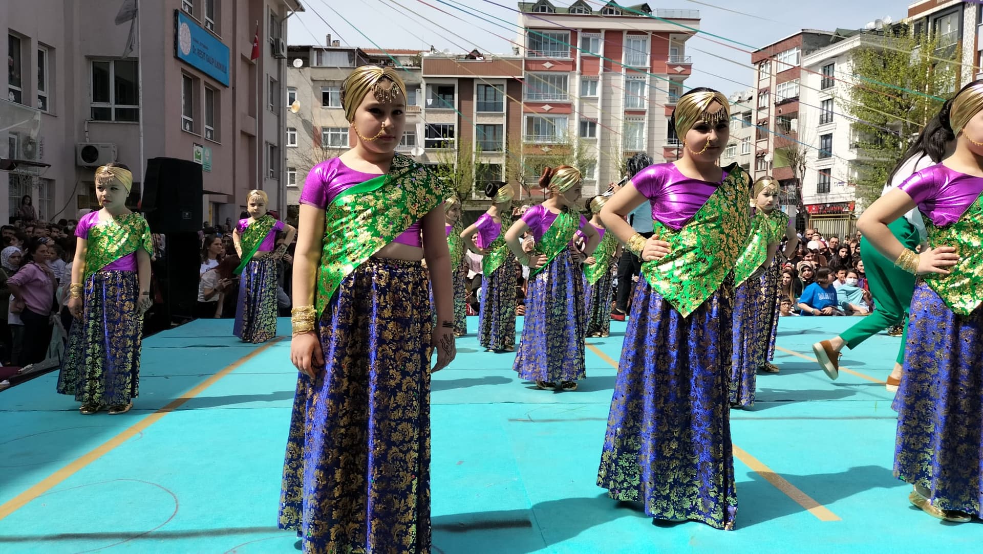 Kostümhane sahne gösterisi