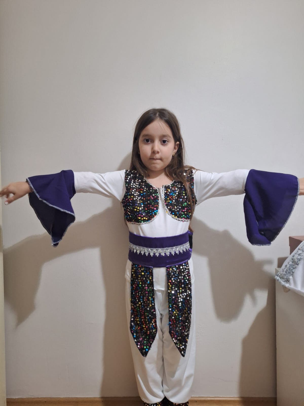 Kız çocuk mor-beyaz kostüm