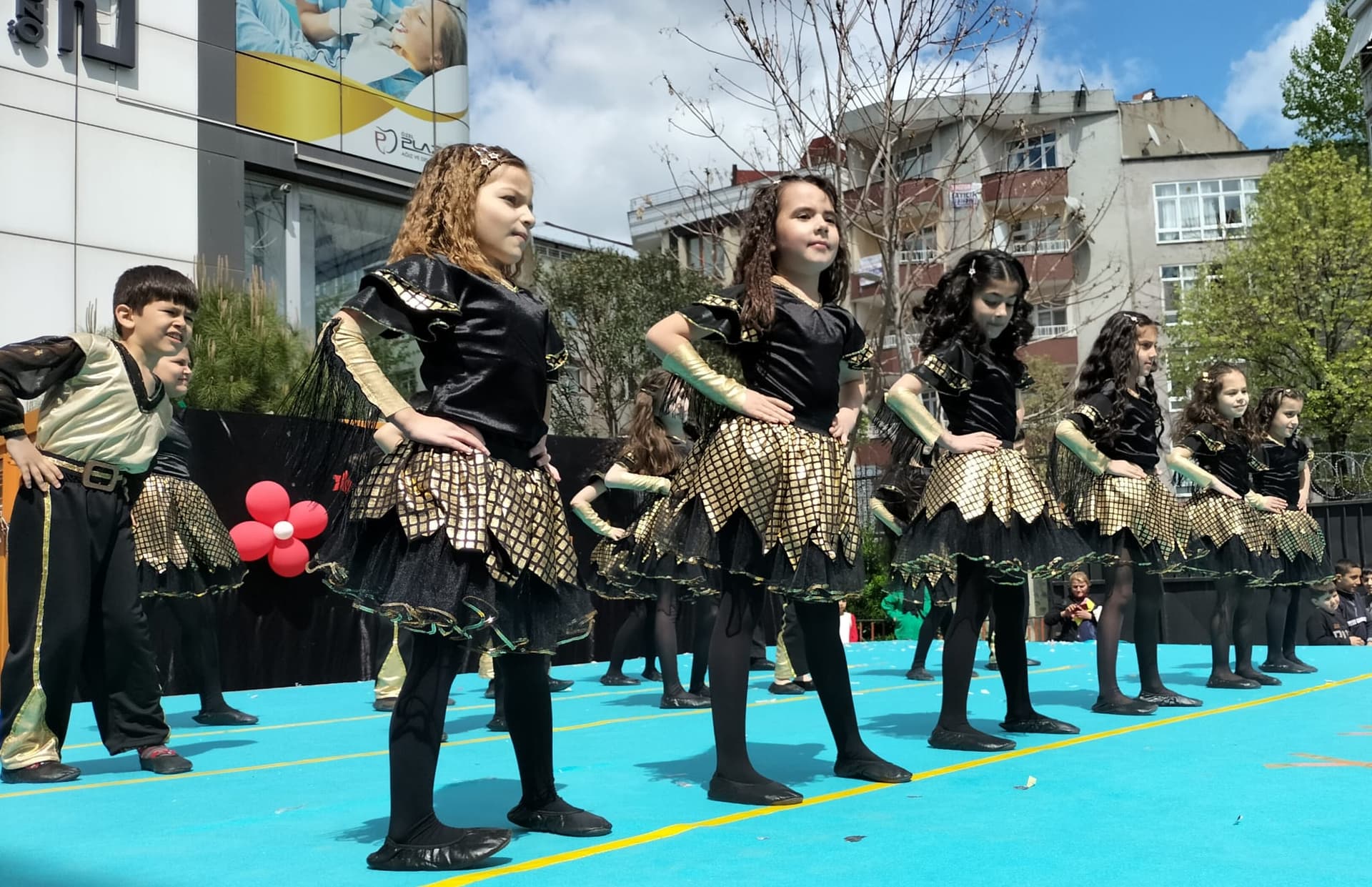 Kostümhane sahne gösterisi